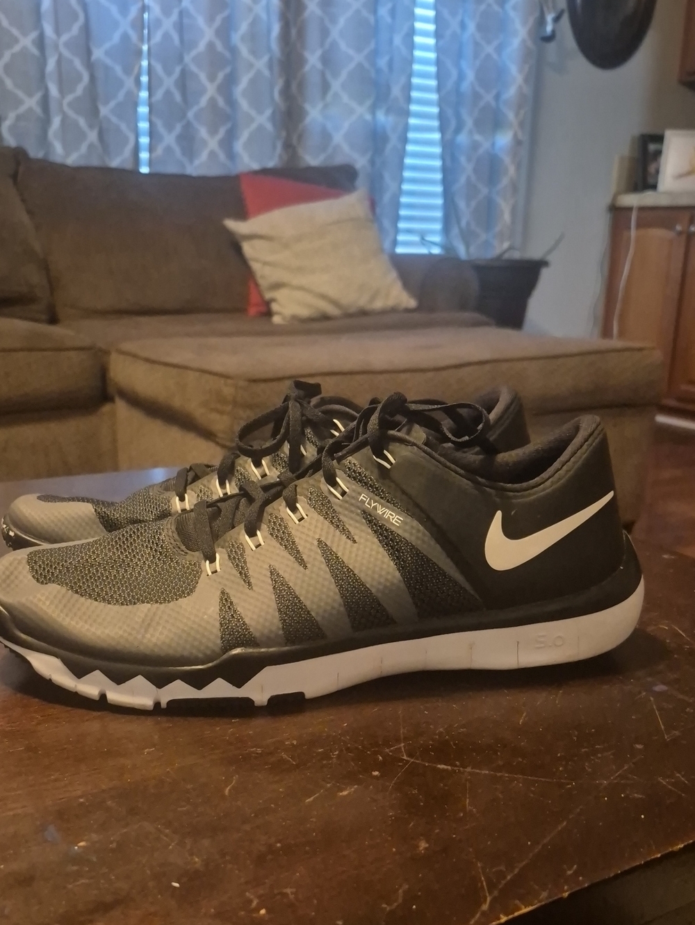 Nike Men's Black and Gray Flywire Training Sneakers